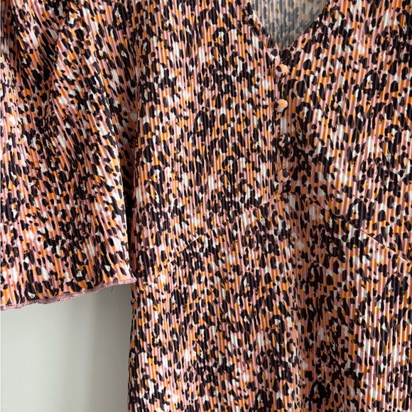 Rino & Pelle Foxy Fitted V-Neck Dress - Picture 6 of 11